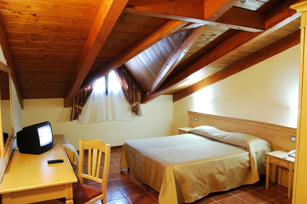 Corte Dei Greci Resort & Spa Кариати Стая снимка